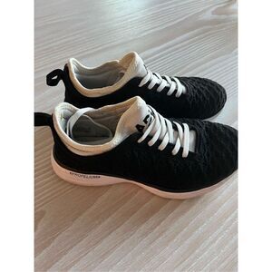 APL TechLoom Breeze mesh sneakers size 6.5